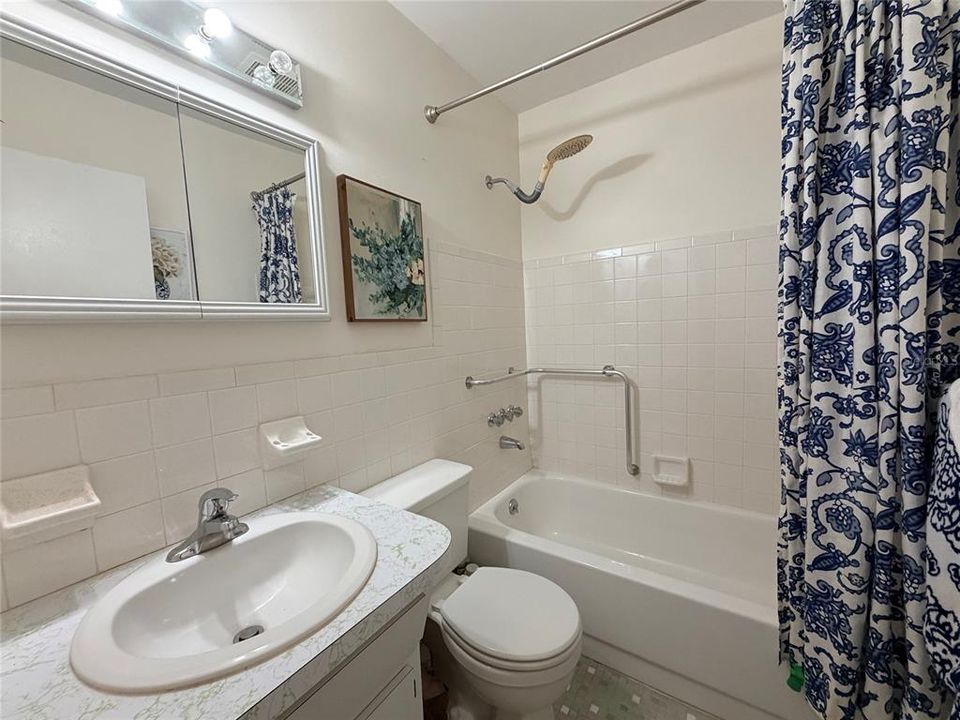 For Sale: $107,000 (2 beds, 2 baths, 1100 Square Feet)