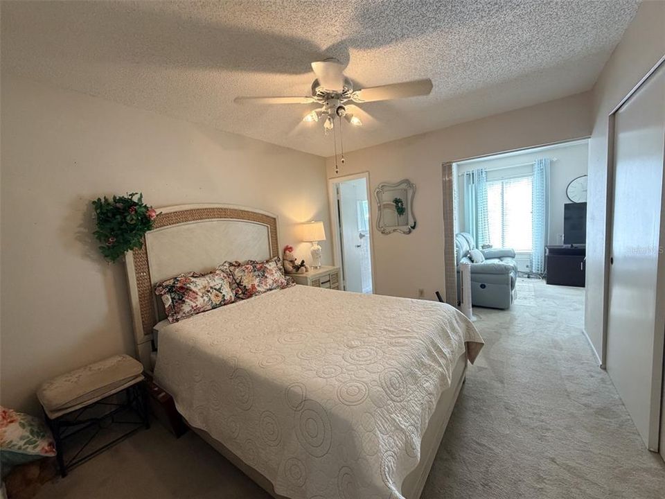 For Sale: $107,000 (2 beds, 2 baths, 1100 Square Feet)