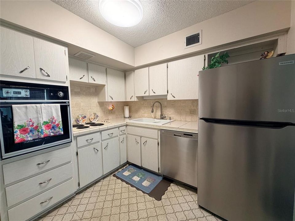 For Sale: $107,000 (2 beds, 2 baths, 1100 Square Feet)