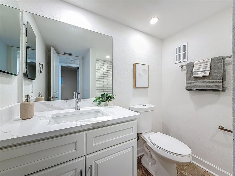 En Venta: $174,900 (2 camas, 2 baños, 1100 Pies cuadrados)
