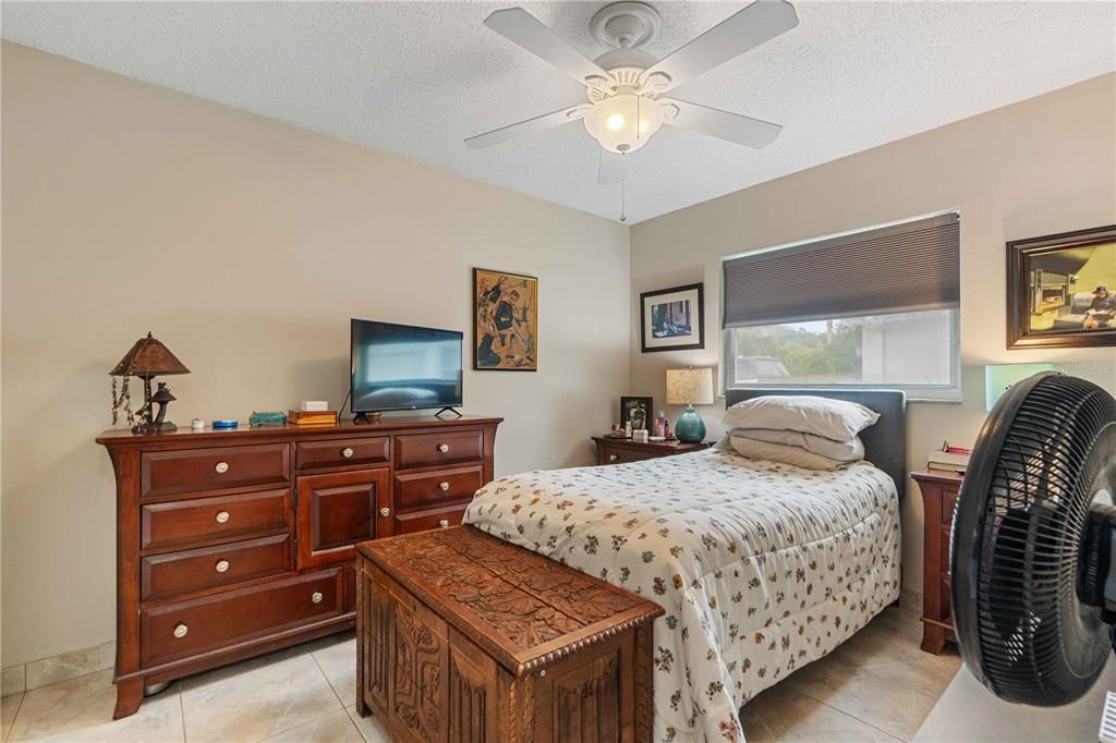 Active With Contract: $214,900 (2 beds, 2 baths, 1181 Square Feet)