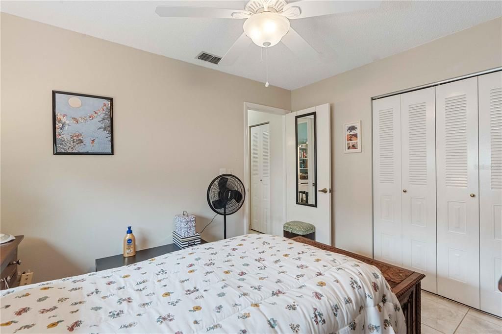 Active With Contract: $214,900 (2 beds, 2 baths, 1181 Square Feet)