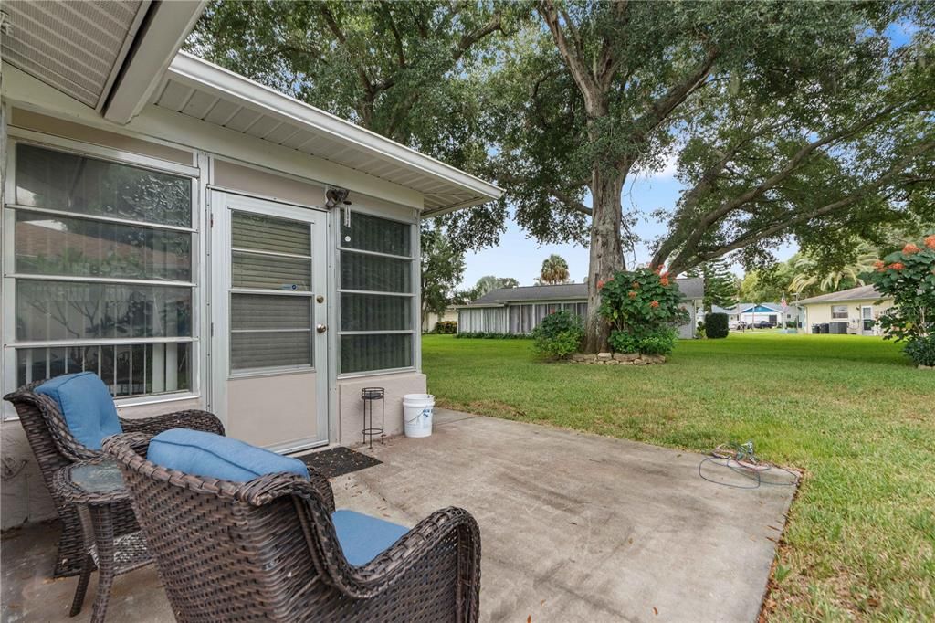 Active With Contract: $214,900 (2 beds, 2 baths, 1181 Square Feet)