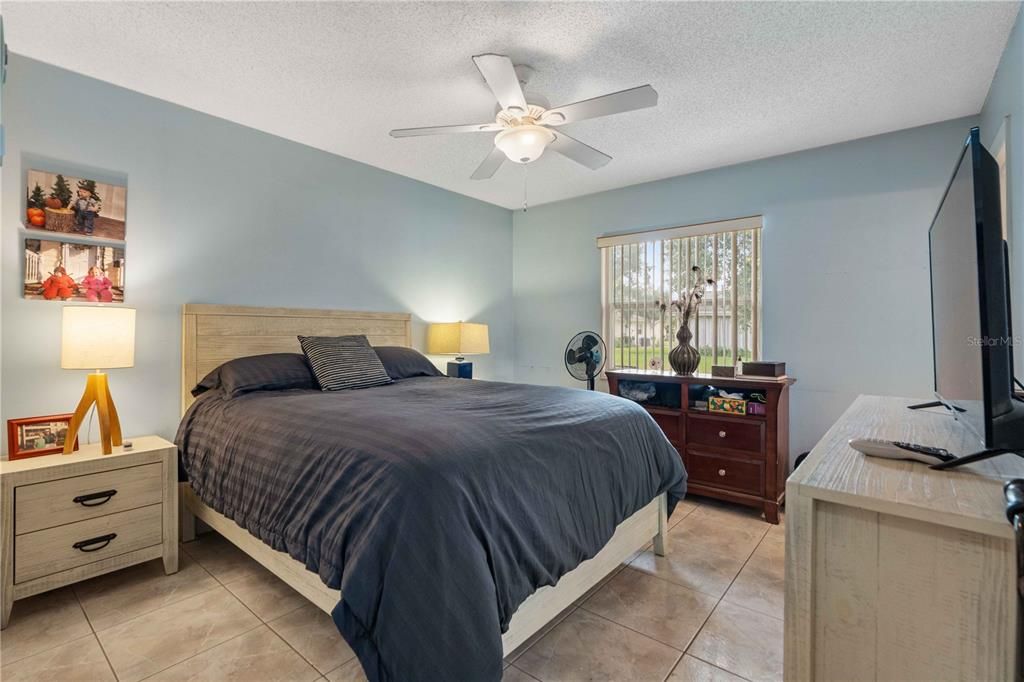 Active With Contract: $214,900 (2 beds, 2 baths, 1181 Square Feet)