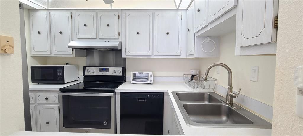 В аренду: $2,200 (2 спален, 2 ванн, 1058 Квадратных фут)