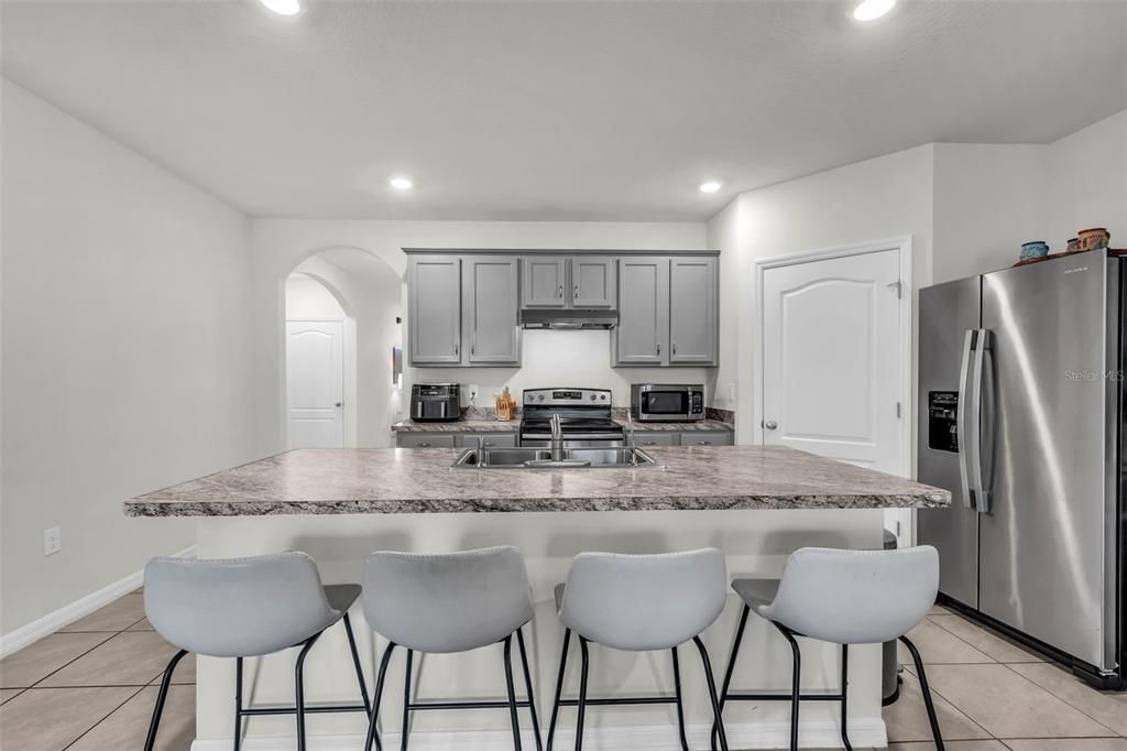 En Venta: $299,900 (4 camas, 2 baños, 1867 Pies cuadrados)