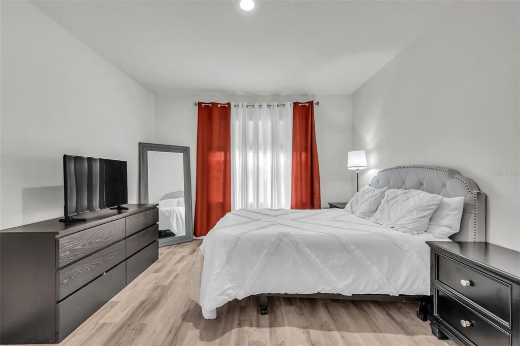En Venta: $299,900 (4 camas, 2 baños, 1867 Pies cuadrados)