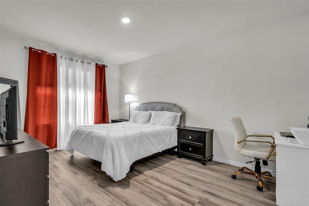En Venta: $299,900 (4 camas, 2 baños, 1867 Pies cuadrados)