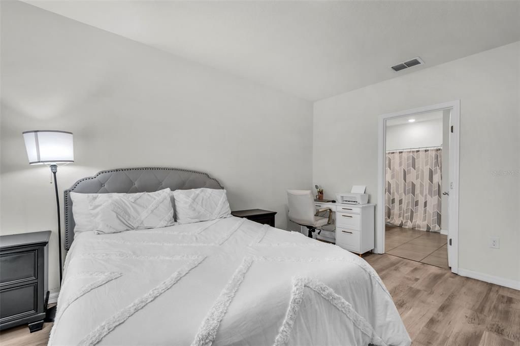 En Venta: $299,900 (4 camas, 2 baños, 1867 Pies cuadrados)