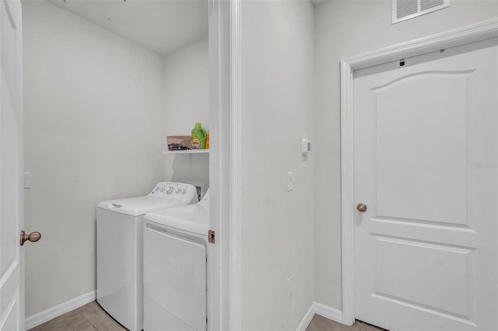 En Venta: $299,900 (4 camas, 2 baños, 1867 Pies cuadrados)