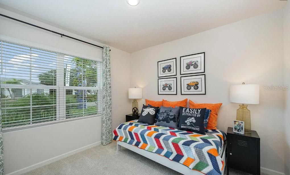 For Sale: $400,000 (4 beds, 2 baths, 1828 Square Feet)