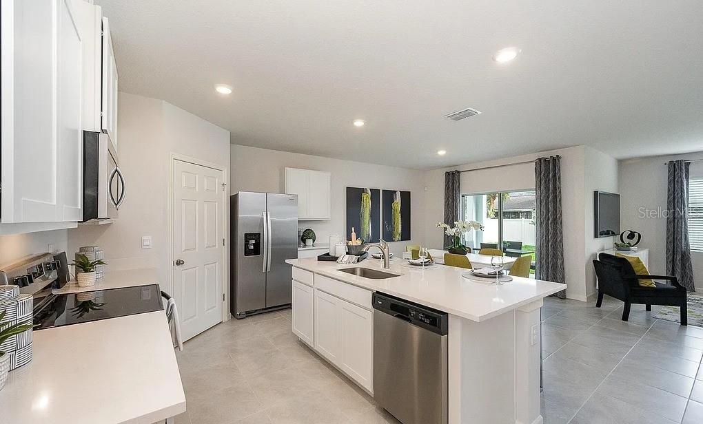 For Sale: $400,000 (4 beds, 2 baths, 1828 Square Feet)