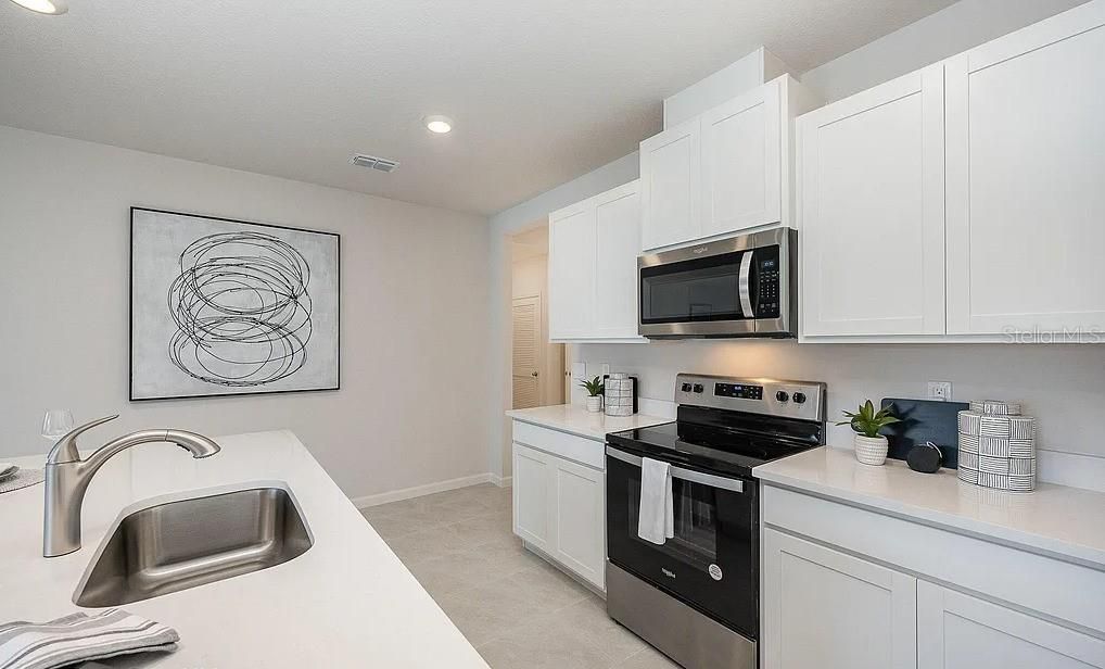 For Sale: $400,000 (4 beds, 2 baths, 1828 Square Feet)