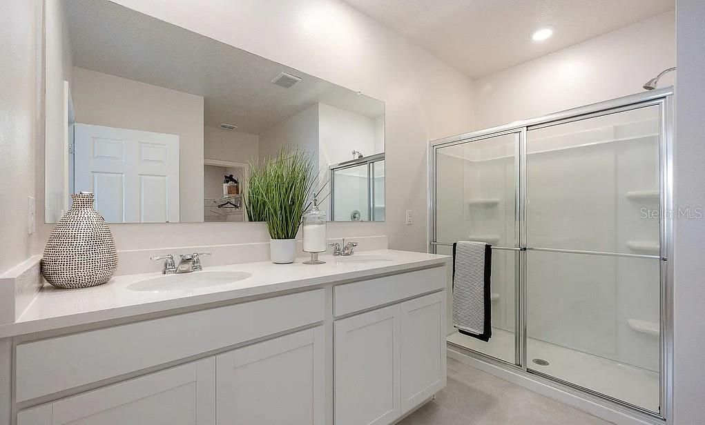 For Sale: $400,000 (4 beds, 2 baths, 1828 Square Feet)