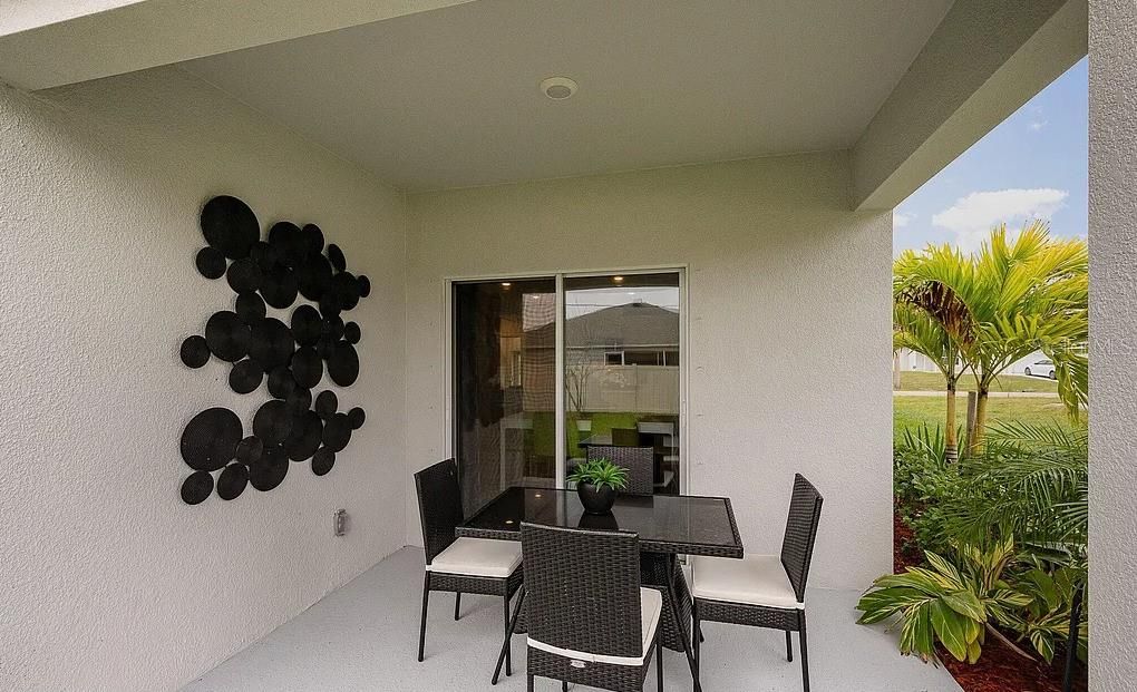 For Sale: $400,000 (4 beds, 2 baths, 1828 Square Feet)
