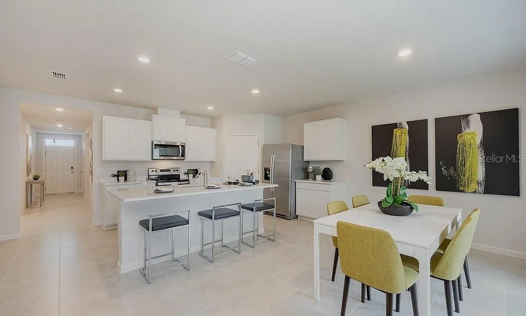 For Sale: $400,000 (4 beds, 2 baths, 1828 Square Feet)