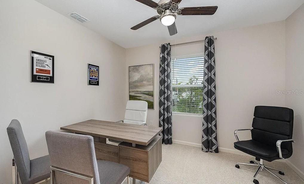 For Sale: $400,000 (4 beds, 2 baths, 1828 Square Feet)