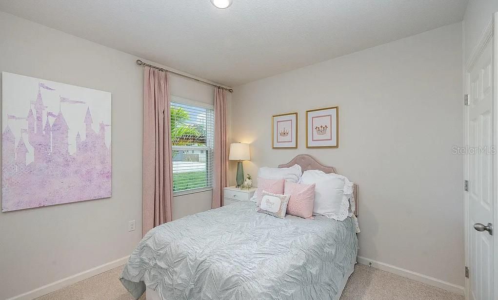 For Sale: $400,000 (4 beds, 2 baths, 1828 Square Feet)