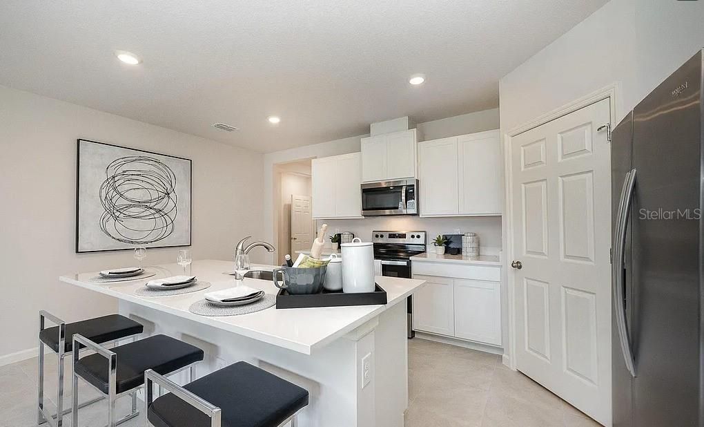 For Sale: $400,000 (4 beds, 2 baths, 1828 Square Feet)