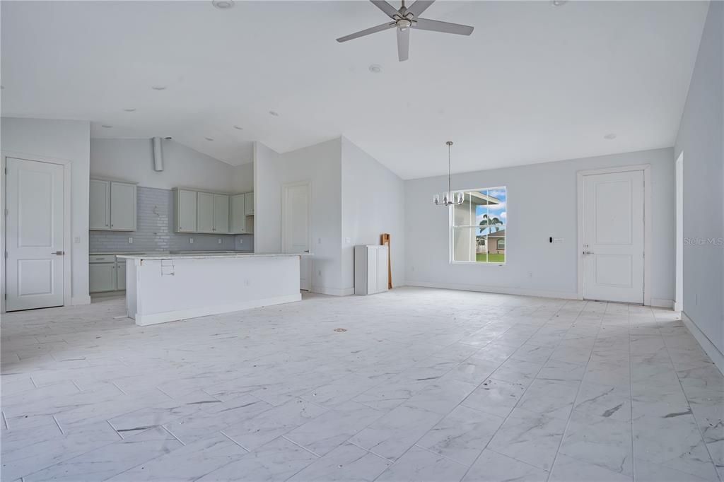 En Venta: $299,000 (3 camas, 2 baños, 2042 Pies cuadrados)