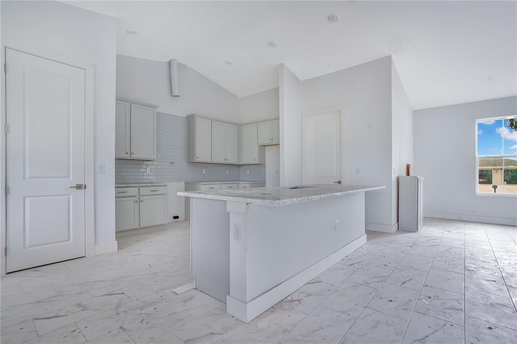 En Venta: $299,000 (3 camas, 2 baños, 2042 Pies cuadrados)