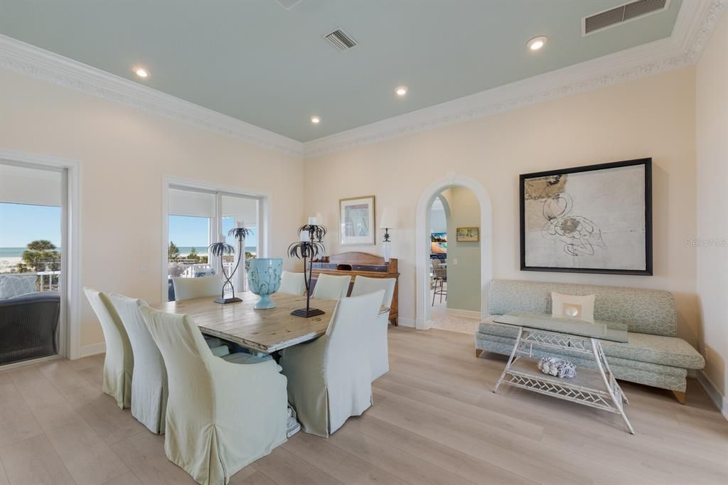 En Venta: $8,999,000 (3 camas, 4 baños, 3465 Pies cuadrados)