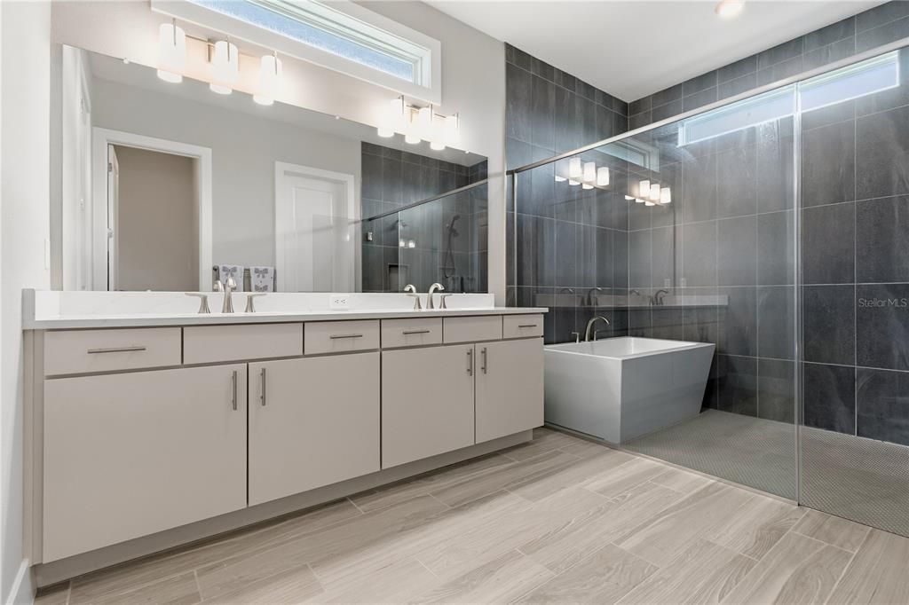 For Sale: $1,015,000 (6 beds, 4 baths, 3653 Square Feet)