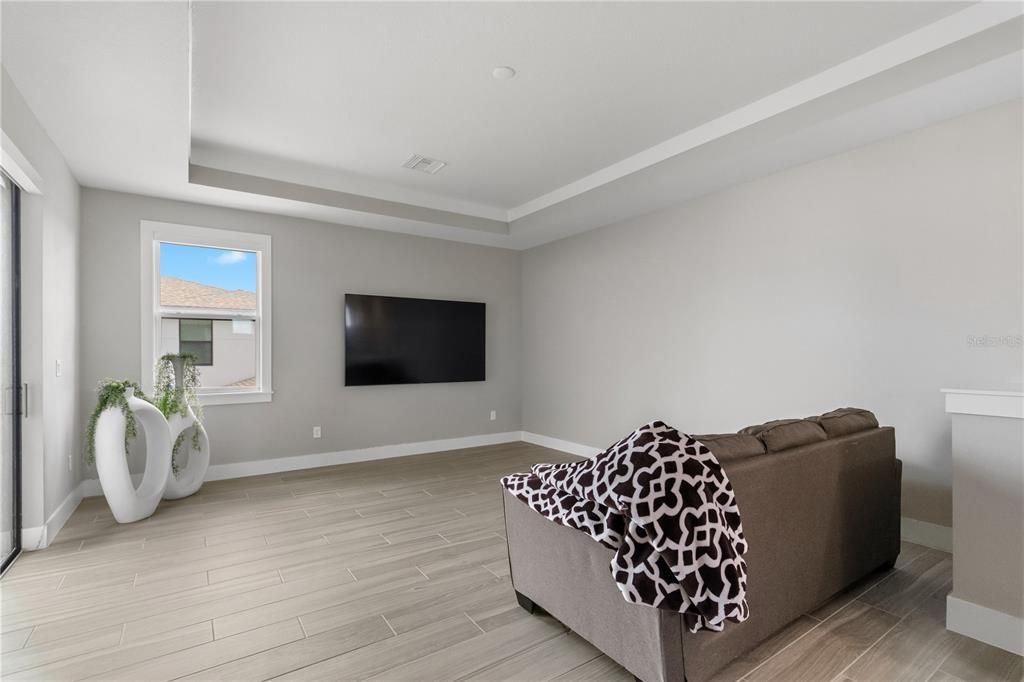 For Sale: $1,015,000 (6 beds, 4 baths, 3653 Square Feet)