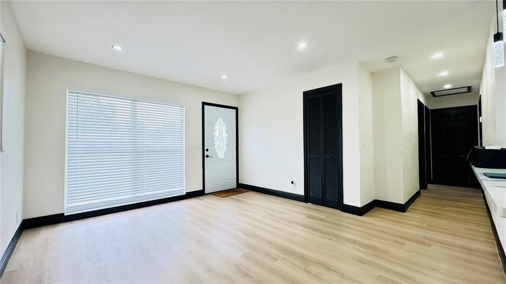 В аренду: $2,500 (3 спален, 2 ванн, 995 Квадратных фут)