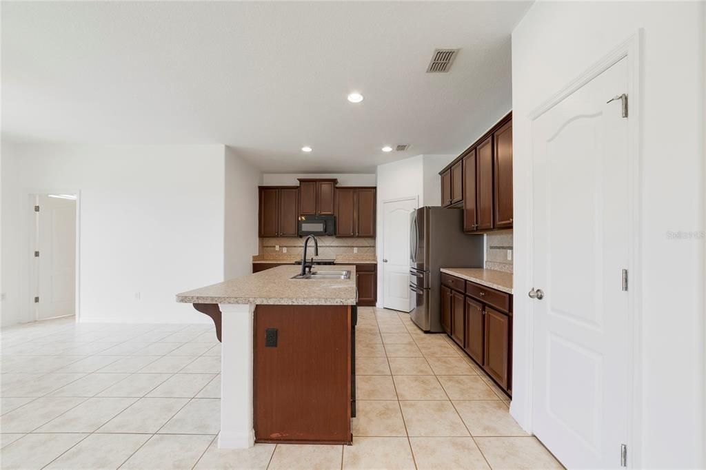 For Sale: $555,000 (4 beds, 3 baths, 2085 Square Feet)