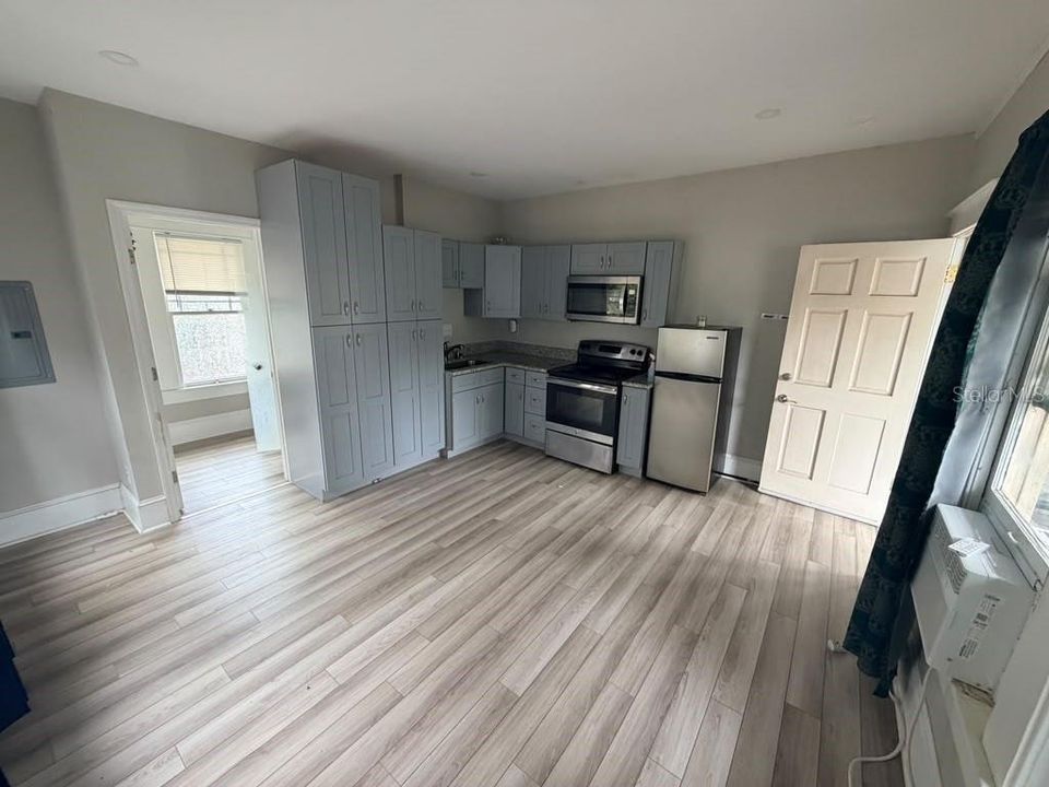 В аренду: $1,055 (0 спален, 1 ванн, 987 Квадратных фут)