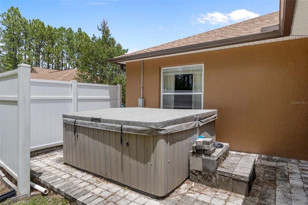 На продажу: $283,900 (4 спален, 2 ванн, 2274 Квадратных фут)