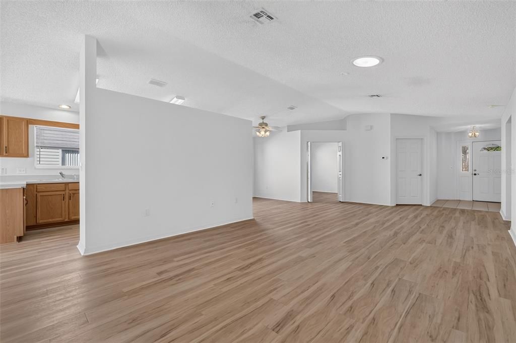 На продажу: $239,900 (3 спален, 2 ванн, 1620 Квадратных фут)