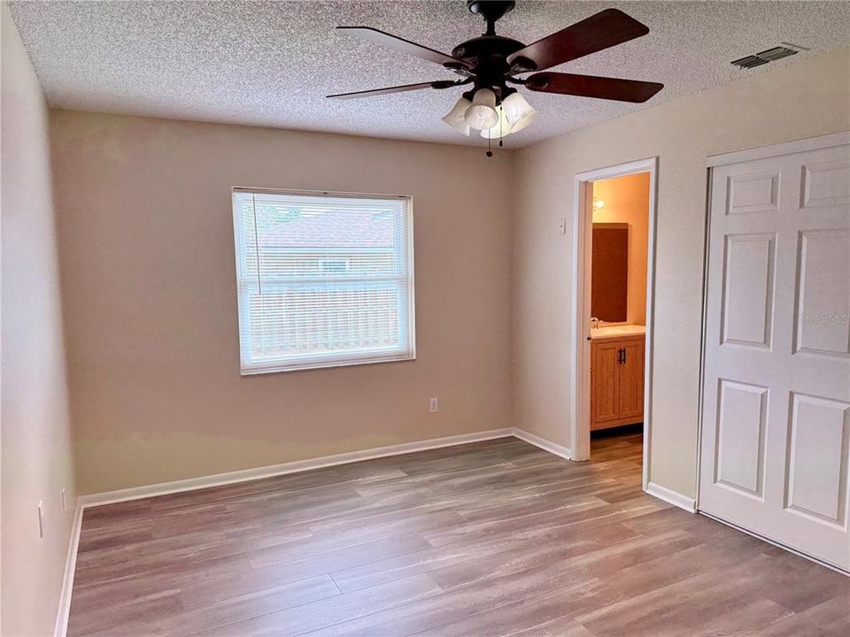 For Sale: $284,900 (3 beds, 2 baths, 1576 Square Feet)