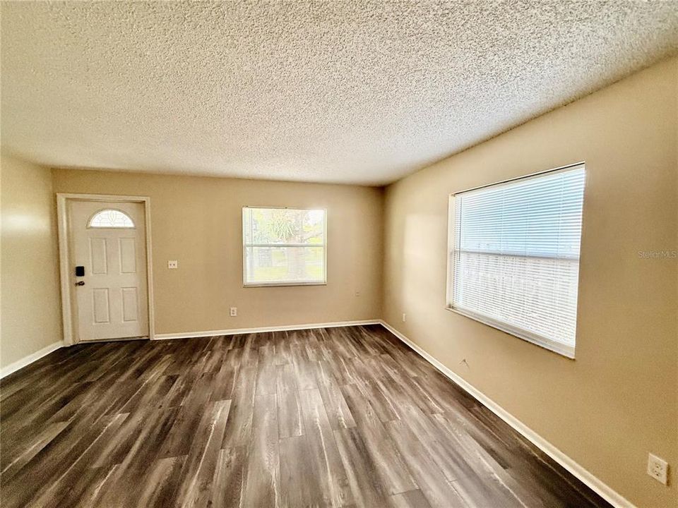For Sale: $284,900 (3 beds, 2 baths, 1576 Square Feet)