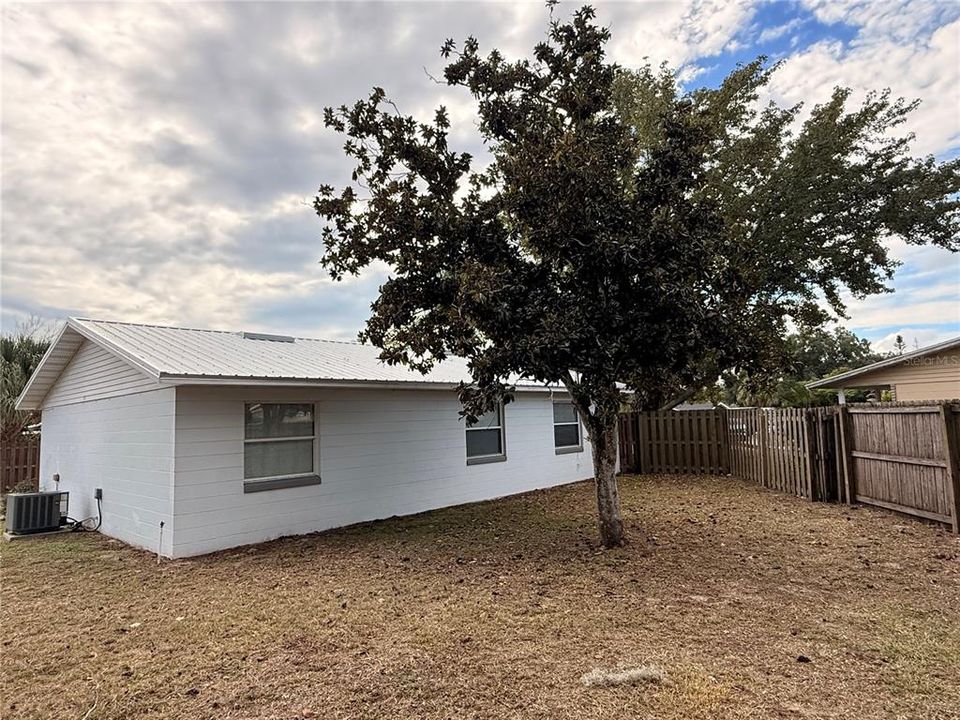 For Sale: $284,900 (3 beds, 2 baths, 1576 Square Feet)