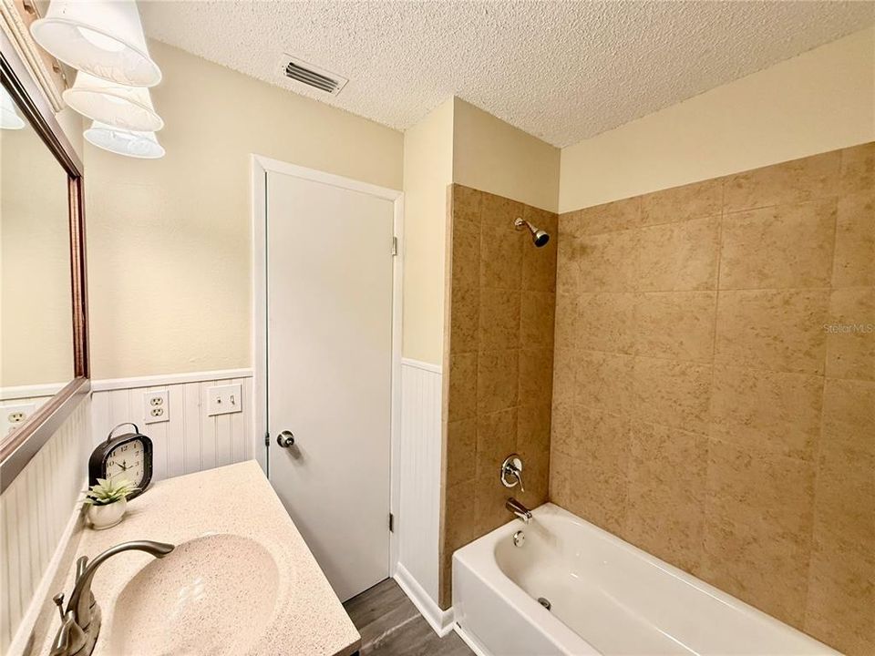 For Sale: $284,900 (3 beds, 2 baths, 1576 Square Feet)