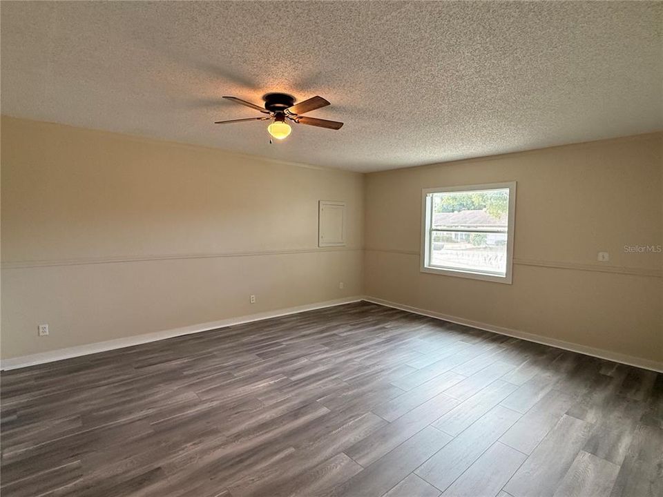For Sale: $284,900 (3 beds, 2 baths, 1576 Square Feet)