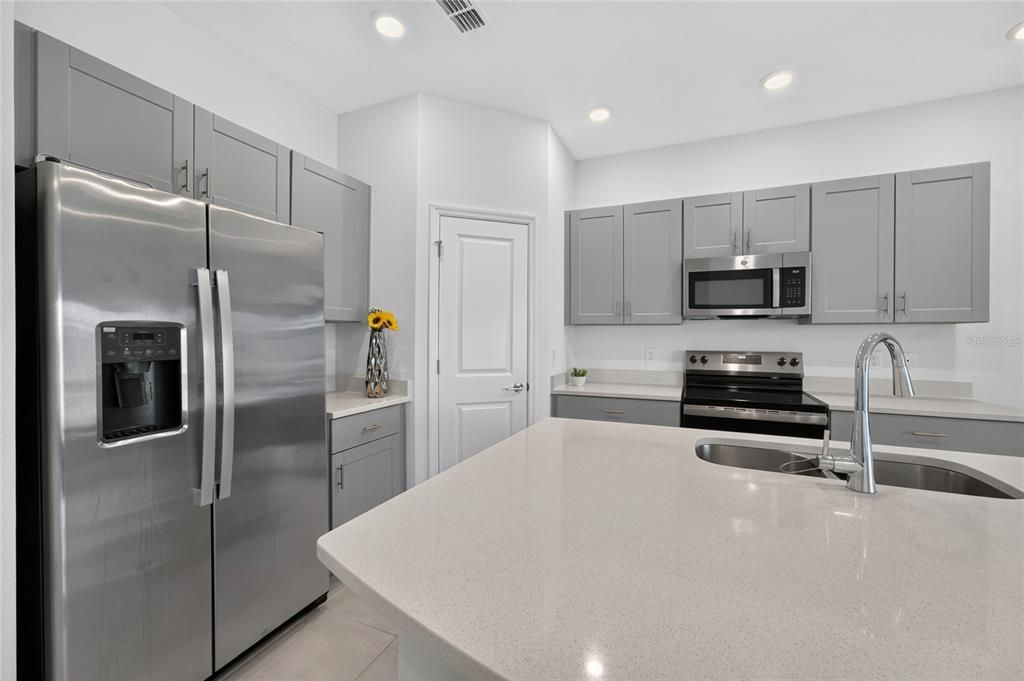 For Rent: $2,300 (3 beds, 2 baths, 1365 Square Feet)