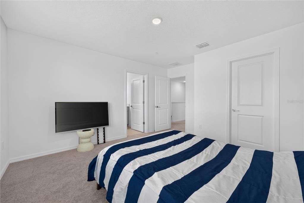 For Rent: $2,300 (3 beds, 2 baths, 1365 Square Feet)