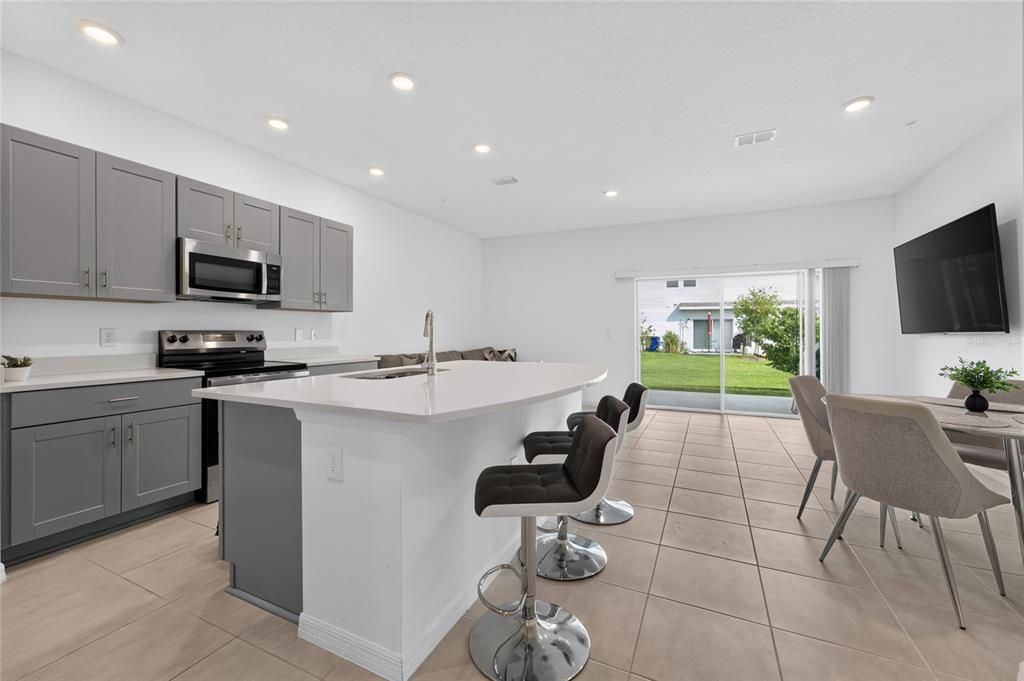 For Rent: $2,300 (3 beds, 2 baths, 1365 Square Feet)