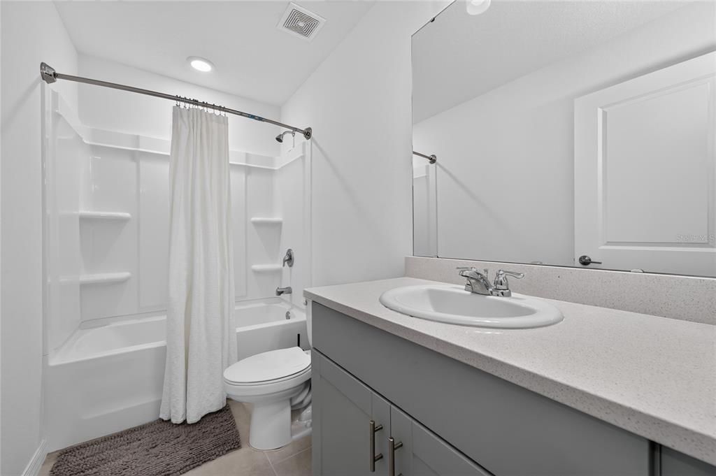 For Rent: $2,300 (3 beds, 2 baths, 1365 Square Feet)