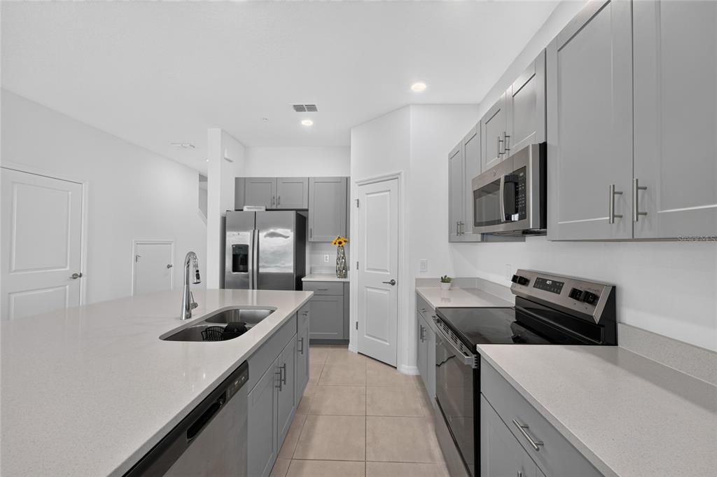 For Rent: $2,300 (3 beds, 2 baths, 1365 Square Feet)