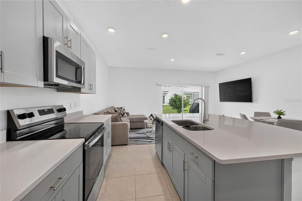 For Rent: $2,300 (3 beds, 2 baths, 1365 Square Feet)
