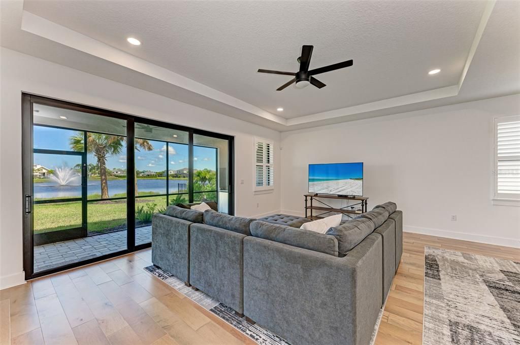 En Venta: $699,900 (3 camas, 2 baños, 2238 Pies cuadrados)