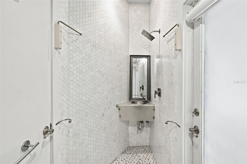 Activo con contrato: $1,599,000 (4 camas, 3 baños, 3264 Pies cuadrados)