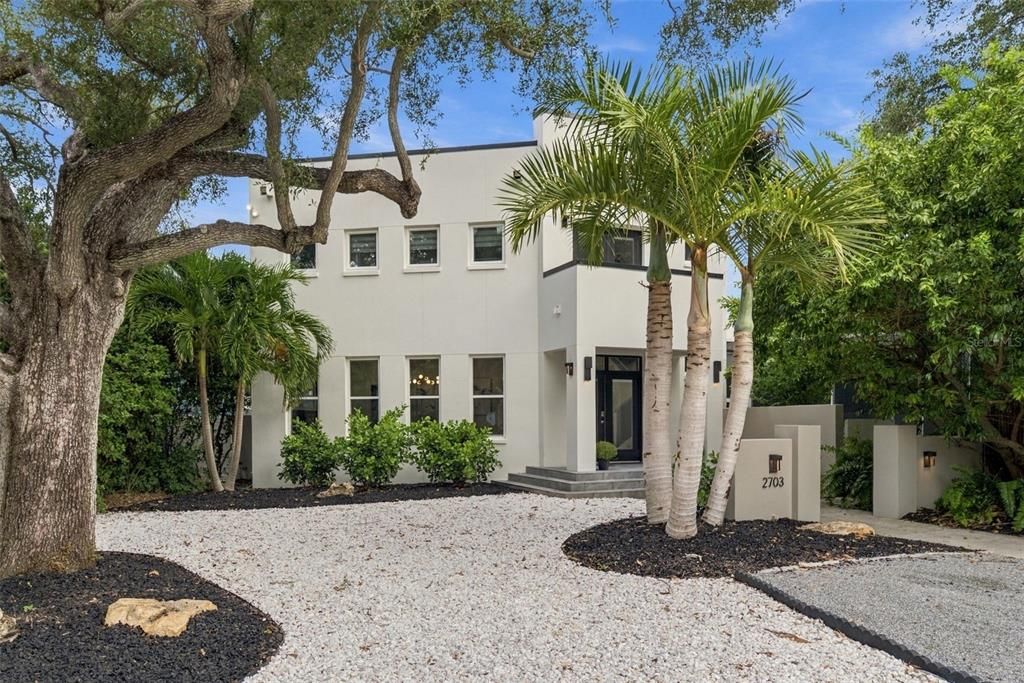 Activo con contrato: $1,599,000 (4 camas, 3 baños, 3264 Pies cuadrados)