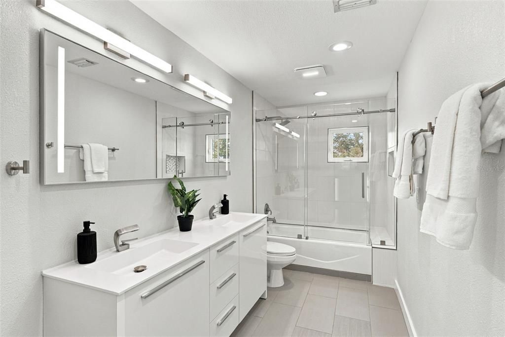Activo con contrato: $1,599,000 (4 camas, 3 baños, 3264 Pies cuadrados)