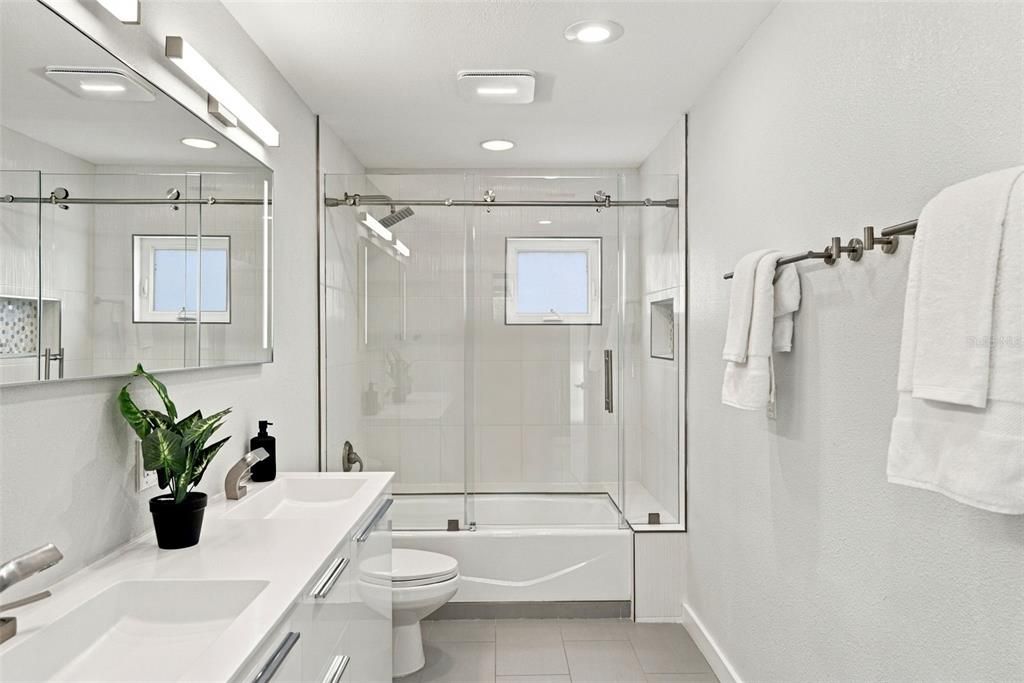 Activo con contrato: $1,599,000 (4 camas, 3 baños, 3264 Pies cuadrados)