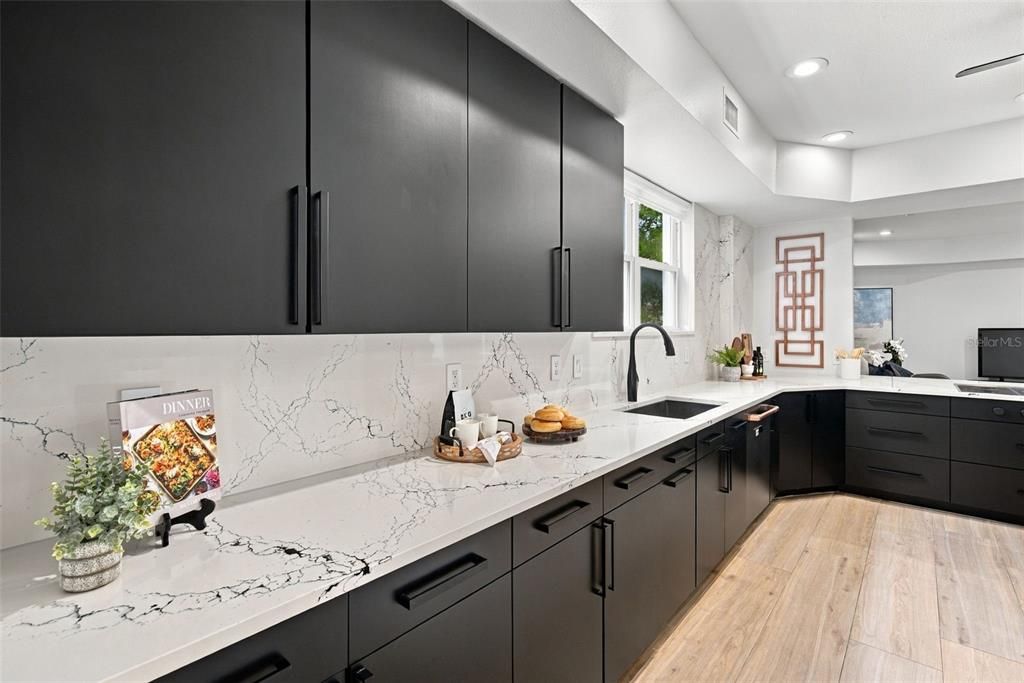 Activo con contrato: $1,599,000 (4 camas, 3 baños, 3264 Pies cuadrados)